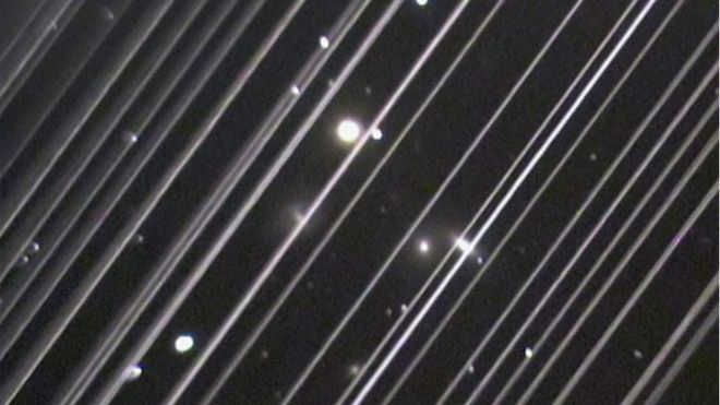 Rastros de satélites en astronomía